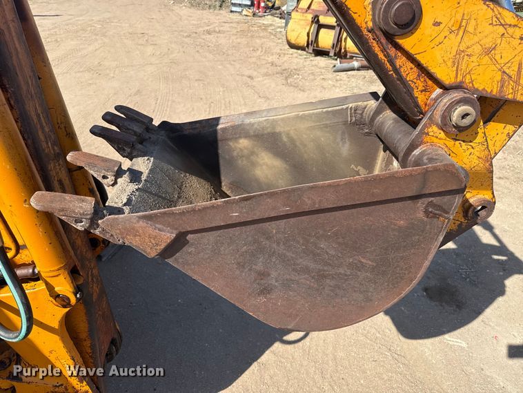 image for item DZ5261 Case backhoe