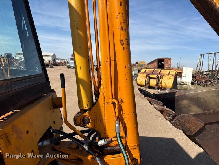 image for item DZ5261 Case backhoe