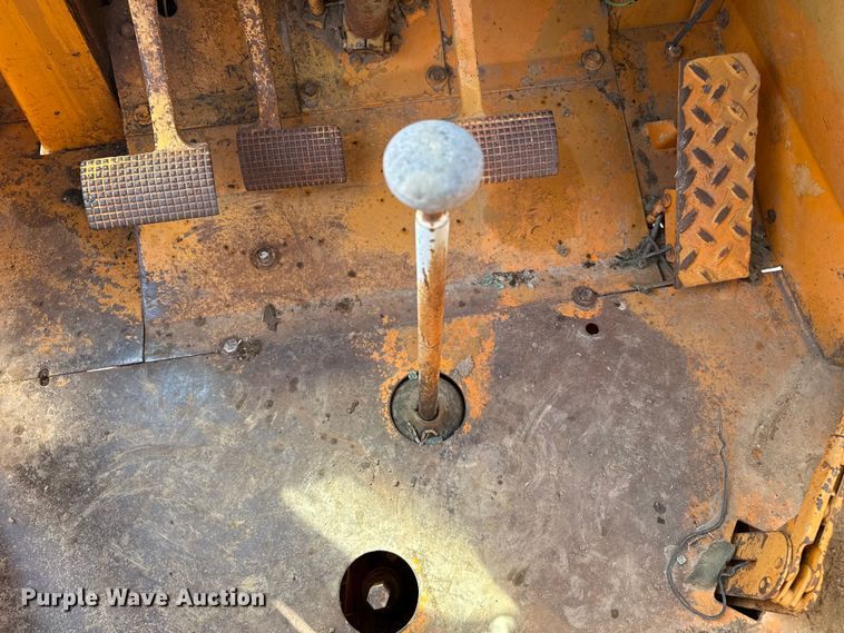 image for item DZ5261 Case backhoe