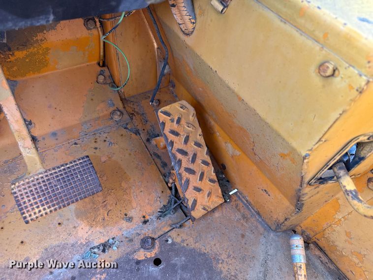 image for item DZ5261 Case backhoe