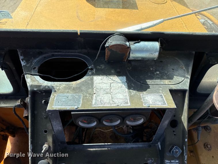 image for item DZ5261 Case backhoe