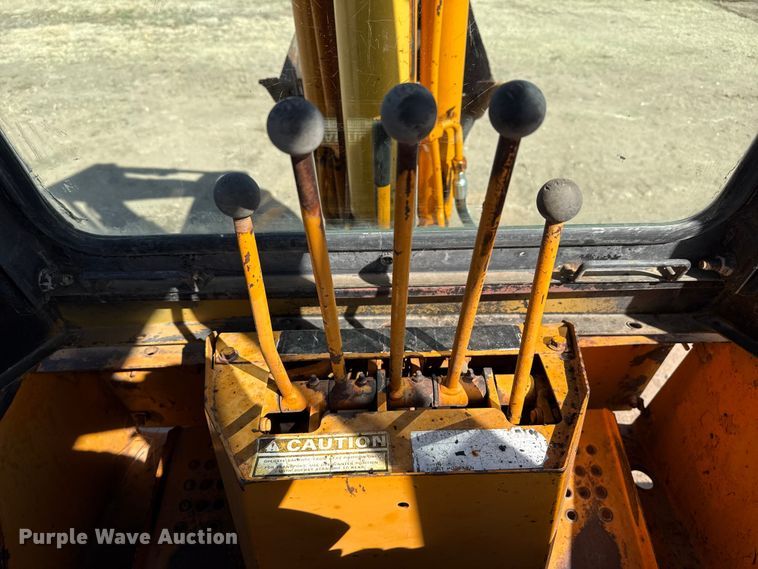 image for item DZ5261 Case backhoe