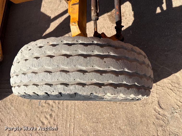 image for item DZ5261 Case backhoe