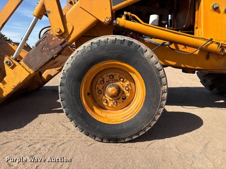 image for item DZ5261 Case backhoe