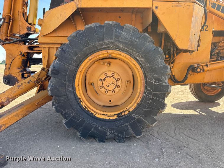 image for item DZ5261 Case backhoe