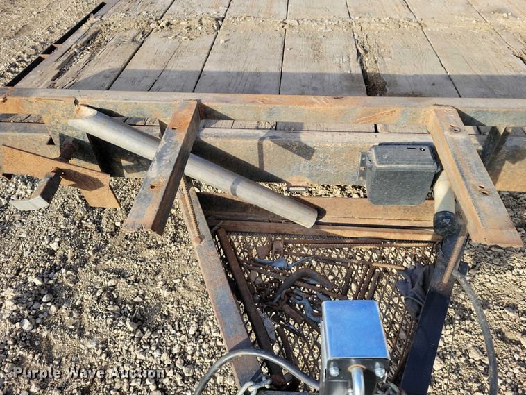 image for item EA2837 1999 LOAD TRAIL equipment trailer