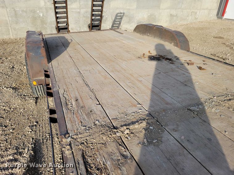 image for item EA2837 1999 LOAD TRAIL equipment trailer