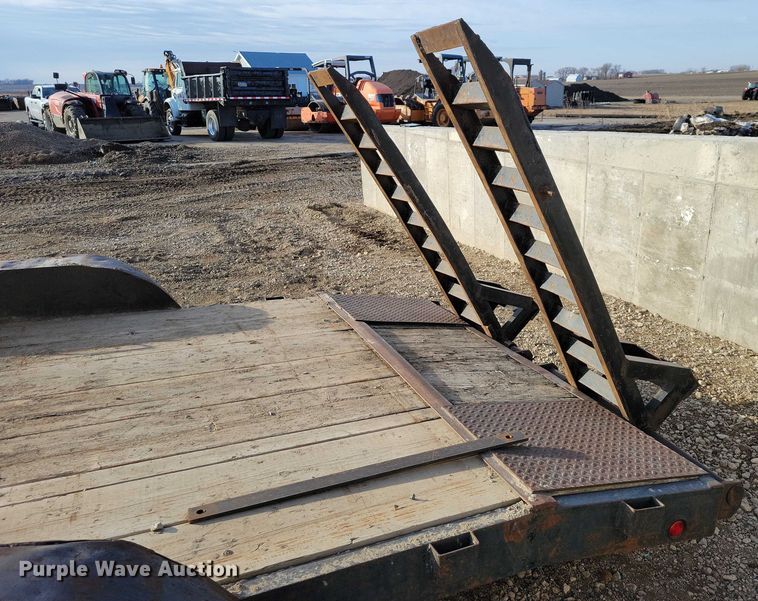 image for item EA2837 1999 LOAD TRAIL equipment trailer