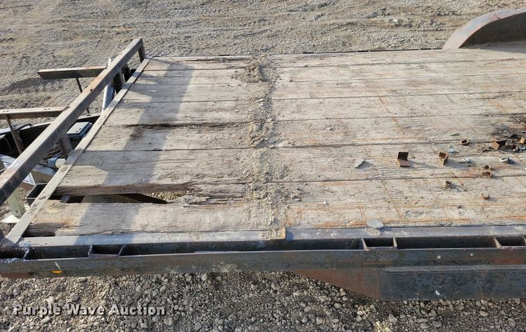 image for item EA2837 1999 LOAD TRAIL equipment trailer