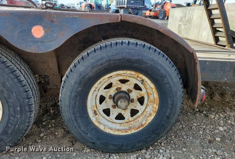 image for item EA2837 1999 LOAD TRAIL equipment trailer