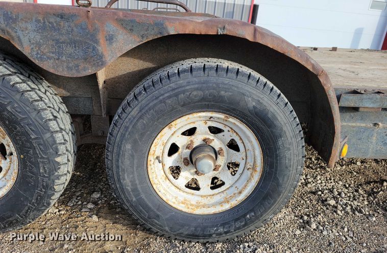 image for item EA2837 1999 LOAD TRAIL equipment trailer