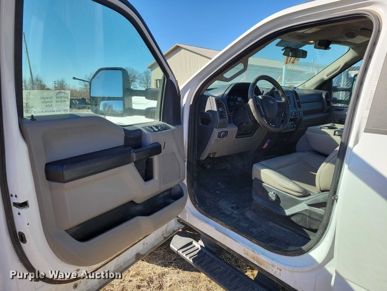 image for item EA2874 2019 Ford F550 utility / service truck