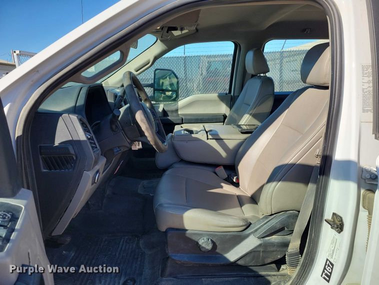 image for item EA2874 2019 Ford F550 utility / service truck