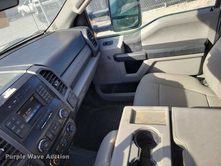 image for item EA2874 2019 Ford F550 utility / service truck