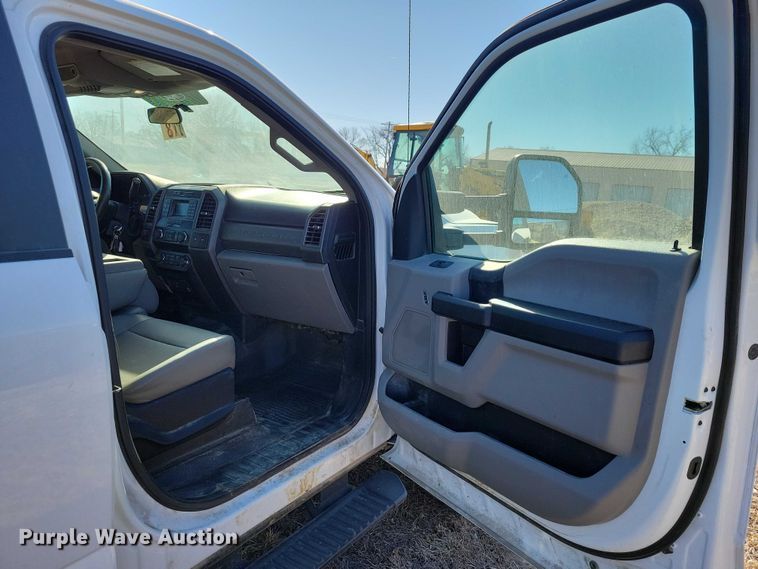 image for item EA2874 2019 Ford F550 utility / service truck