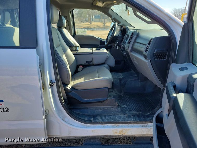 image for item EA2874 2019 Ford F550 utility / service truck