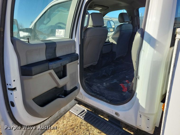 image for item EA2874 2019 Ford F550 utility / service truck