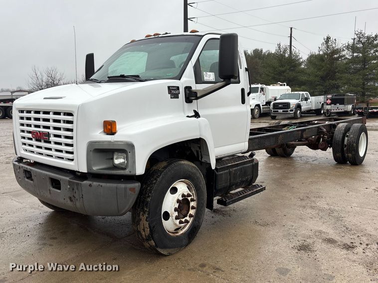 image for item EA4480 2005 GMC C7500 truck cab and chassis