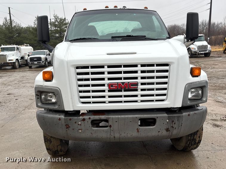 image for item EA4480 2005 GMC C7500 truck cab and chassis