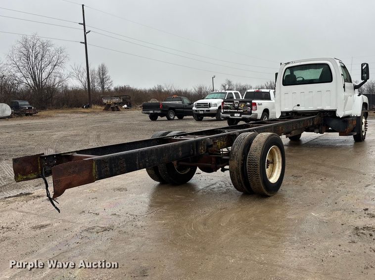 image for item EA4480 2005 GMC C7500 truck cab and chassis