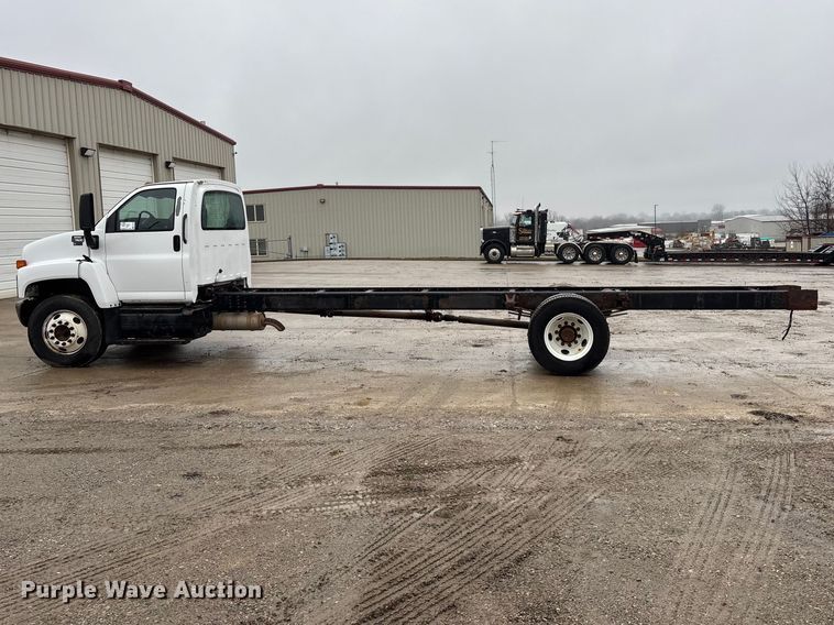 image for item EA4480 2005 GMC C7500 truck cab and chassis
