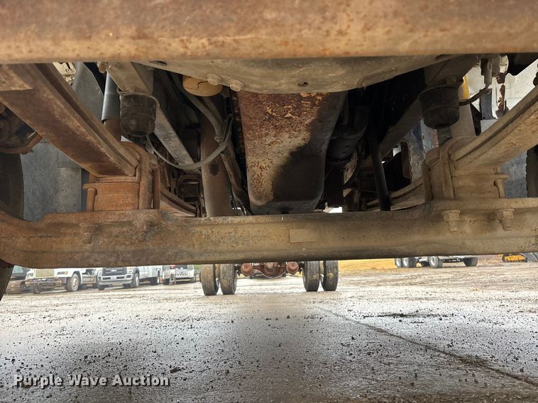 image for item EA4480 2005 GMC C7500 truck cab and chassis