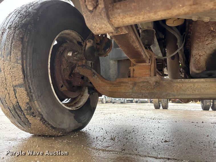 image for item EA4480 2005 GMC C7500 truck cab and chassis