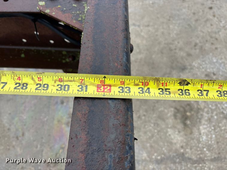 image for item EA4480 2005 GMC C7500 truck cab and chassis