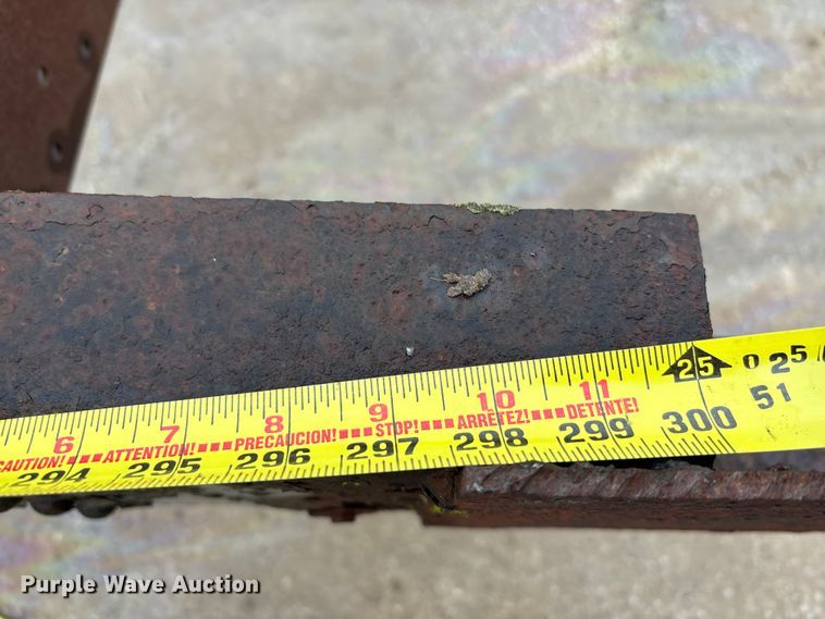 image for item EA4480 2005 GMC C7500 truck cab and chassis