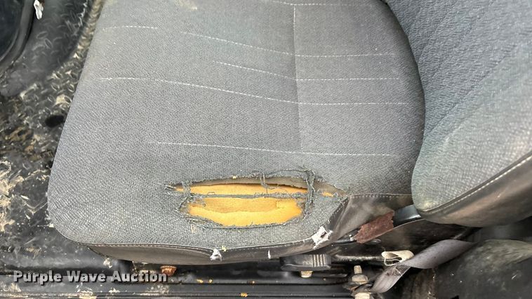 image for item EA4480 2005 GMC C7500 truck cab and chassis