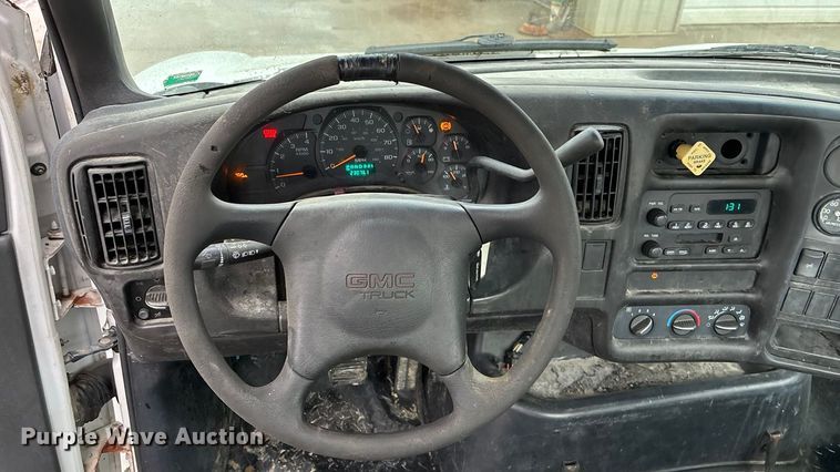 image for item EA4480 2005 GMC C7500 truck cab and chassis