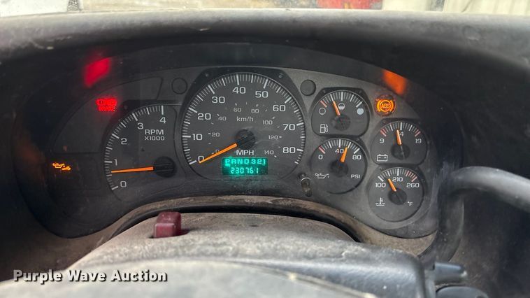 image for item EA4480 2005 GMC C7500 truck cab and chassis