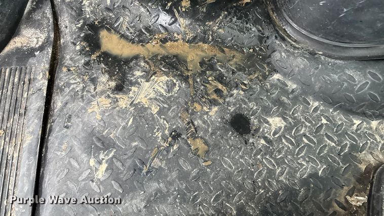 image for item EA4480 2005 GMC C7500 truck cab and chassis