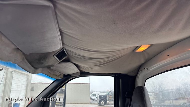 image for item EA4480 2005 GMC C7500 truck cab and chassis