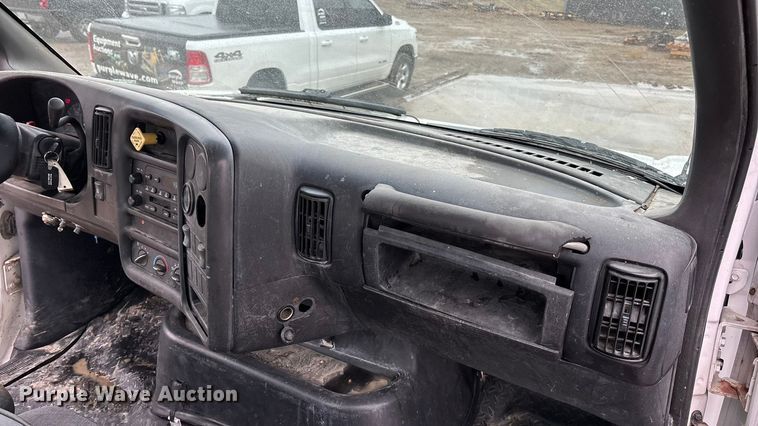 image for item EA4480 2005 GMC C7500 truck cab and chassis