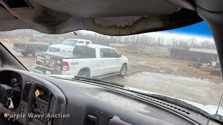 image for item EA4480 2005 GMC C7500 truck cab and chassis