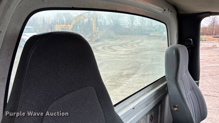 image for item EA4480 2005 GMC C7500 truck cab and chassis