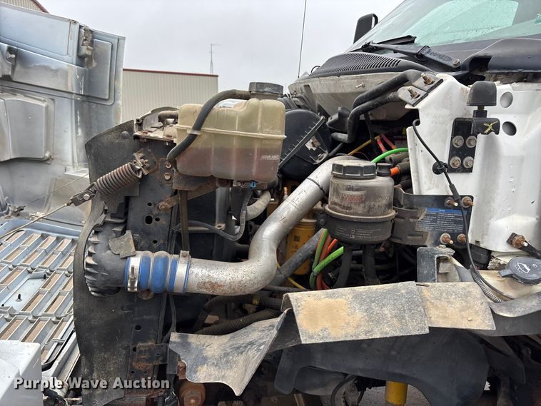 image for item EA4480 2005 GMC C7500 truck cab and chassis