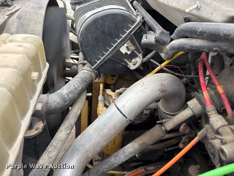 image for item EA4480 2005 GMC C7500 truck cab and chassis