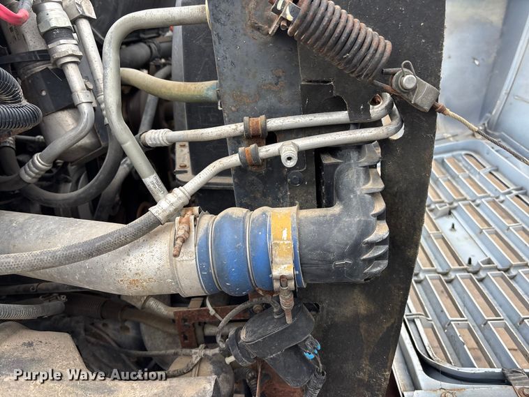 image for item EA4480 2005 GMC C7500 truck cab and chassis