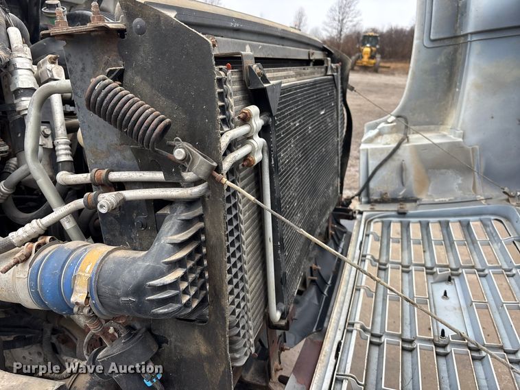 image for item EA4480 2005 GMC C7500 truck cab and chassis