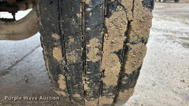 image for item EA4480 2005 GMC C7500 truck cab and chassis