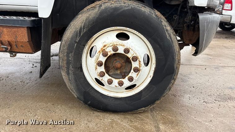 image for item EA4480 2005 GMC C7500 truck cab and chassis