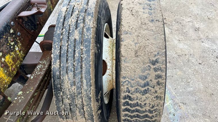 image for item EA4480 2005 GMC C7500 truck cab and chassis