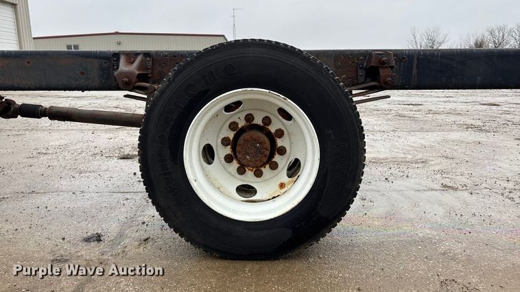 image for item EA4480 2005 GMC C7500 truck cab and chassis