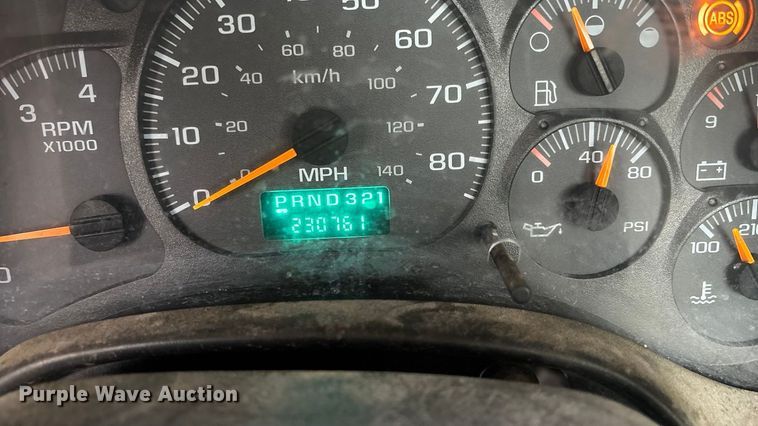 image for item EA4480 2005 GMC C7500 truck cab and chassis