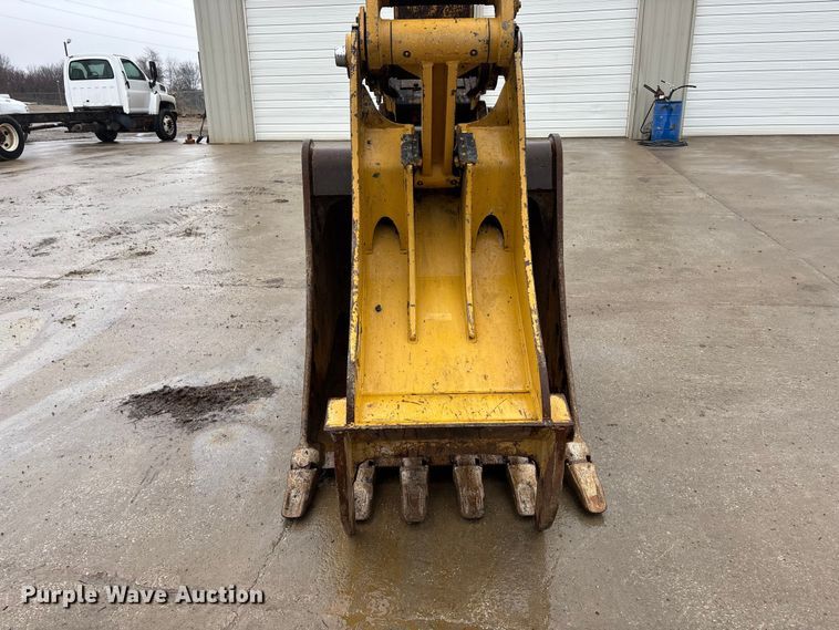 image for item EA4483 2017 Caterpillar 323FL excavator