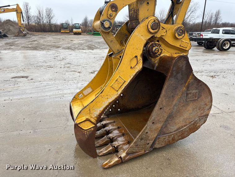 image for item EA4483 2017 Caterpillar 323FL excavator