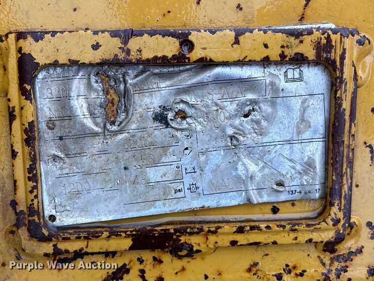 image for item EA4483 2017 Caterpillar 323FL excavator