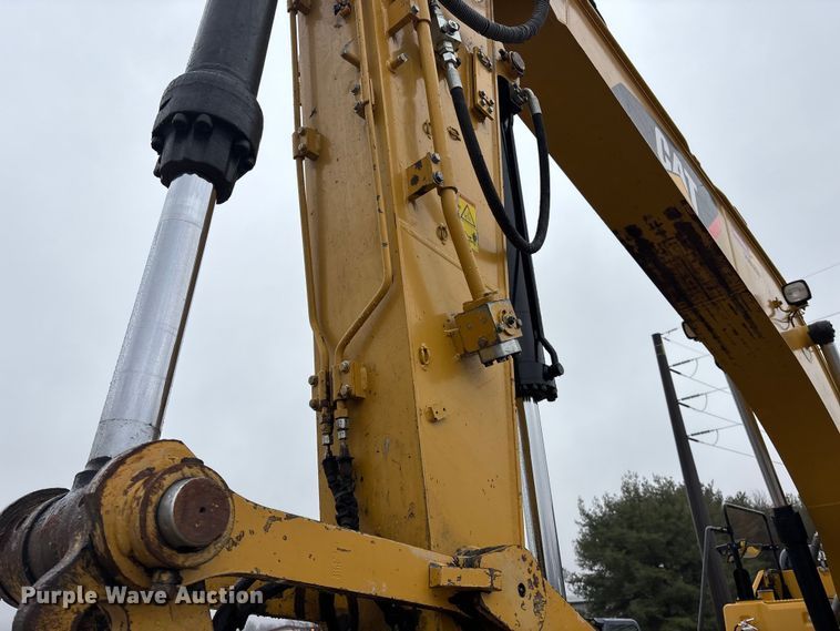 image for item EA4483 2017 Caterpillar 323FL excavator